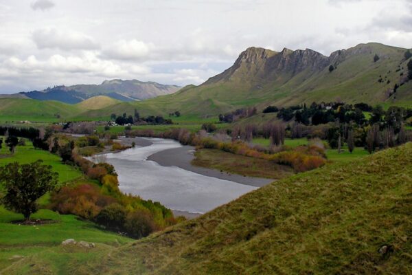 Tukituki River and Te Mata Peak. Photo: Phillip Capper via Flickr